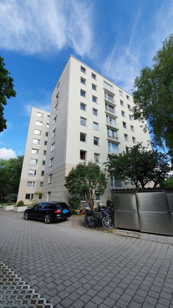 Blick aufs Haus vom Hinterhof1